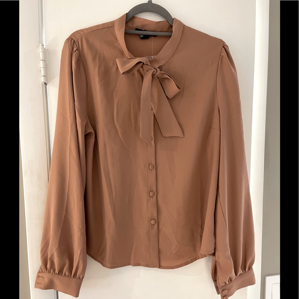NWT blouse with tie